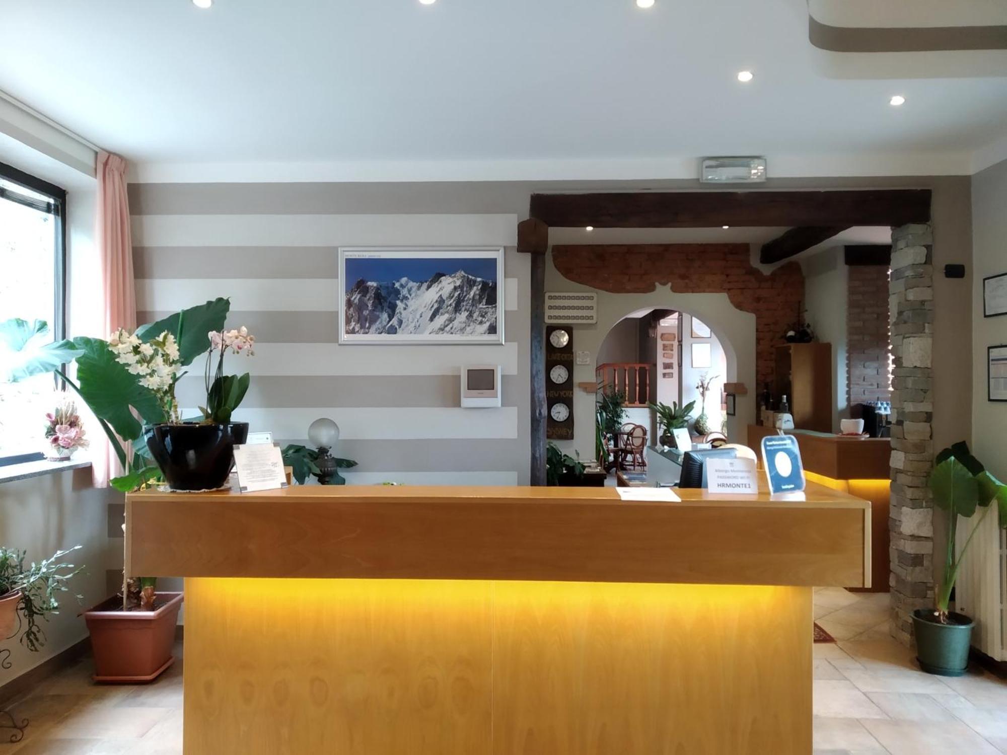 Albergo Ristorante Monterosa Ameno エクステリア 写真